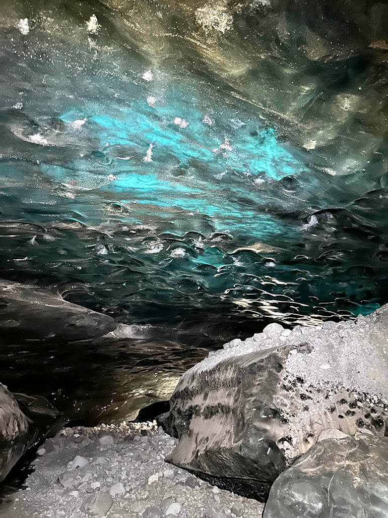Excursiones a las cuevas de hielo en Islandia