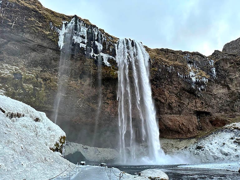 cascadas mas bonitas islandia Seljalandsfoss