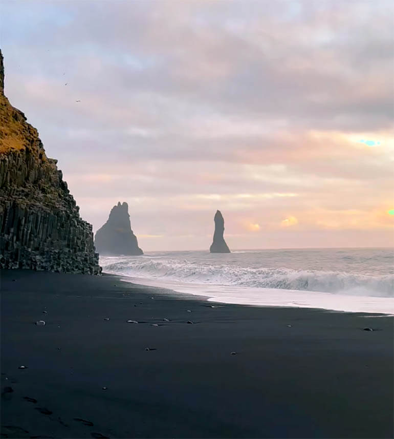 playa de arena negra Reynisfjara