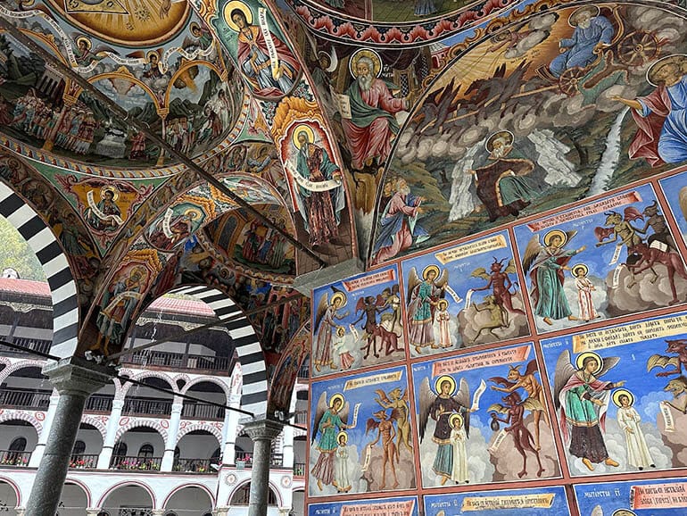 visitar el monasterio de Rila en Bulgaria